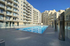 Appartement met zeezicht, zwembad & garage